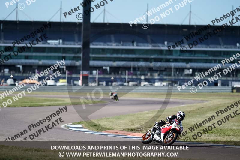 Rockingham no limits trackday;enduro digital images;event digital images;eventdigitalimages;no limits trackdays;peter wileman photography;racing digital images;rockingham raceway northamptonshire;rockingham trackday photographs;trackday digital images;trackday photos